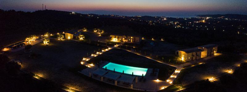 Mint Retreat Suites (Adults Only) Kalandra Exteriör bild