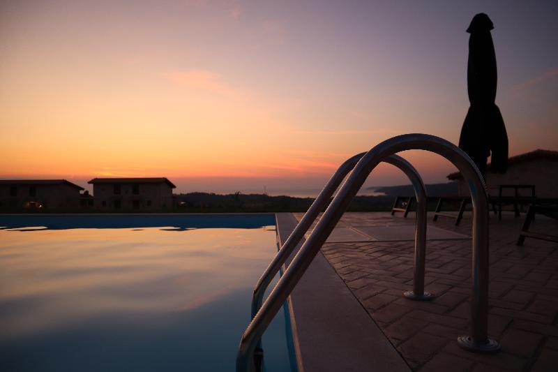 Mint Retreat Suites (Adults Only) Kalandra Exteriör bild