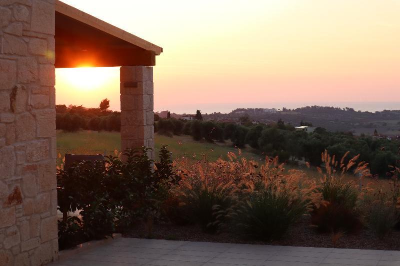 Mint Retreat Suites (Adults Only) Kalandra Exteriör bild